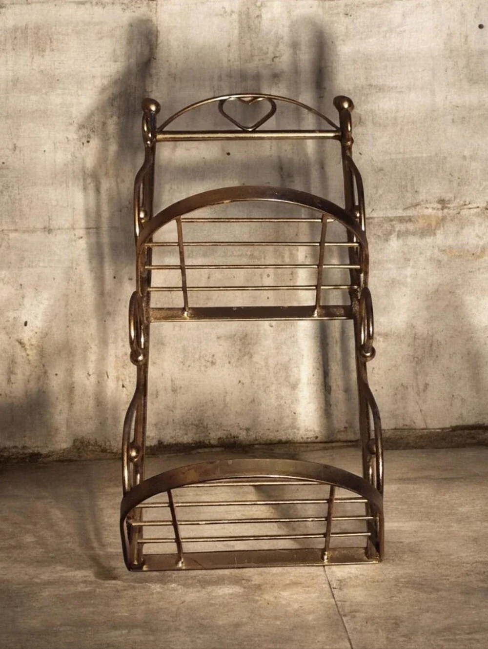 ■ Vintage■Two-Tier Metal Shelf Rack in Antique Brass Finish ■ FIRM●EUC
